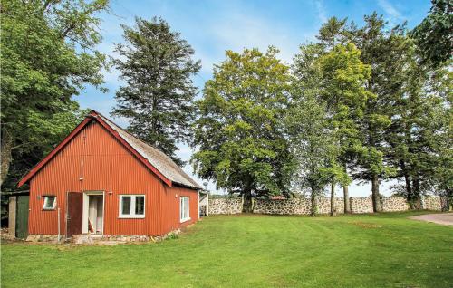 Stunning Home In Lberd With Kitchen