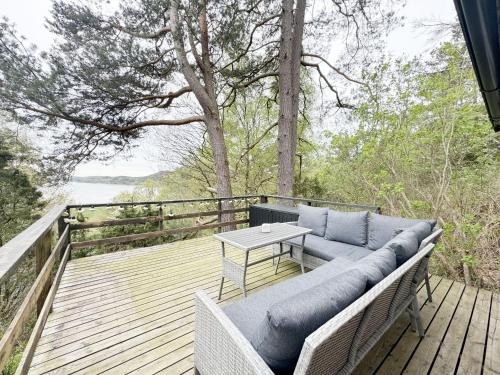 Cozy cottage in a beautiful setting by the Abyfjorden-Brastad